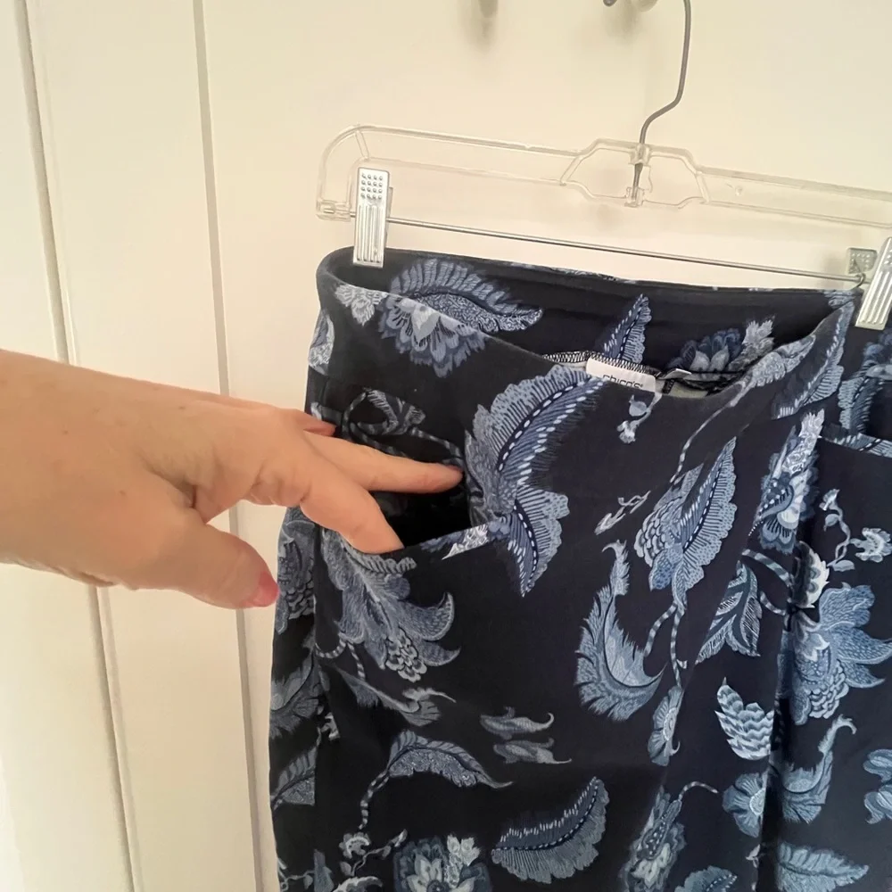 Chicos tee and crops bundle - Picture 7 of 9